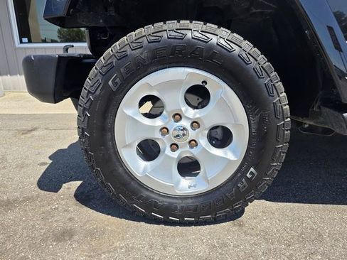 Used 2013 Jeep Wrangler Unlimited Sahara w/ Connectivity Group AWD/4WD image 8