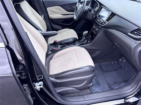 Used 2020 Buick Encore Preferred image 28