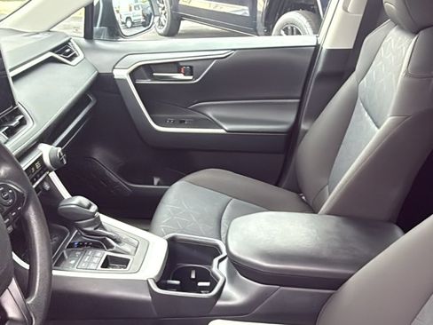 Certified 2025 Toyota RAV4 XLE AWD/4WD image 16