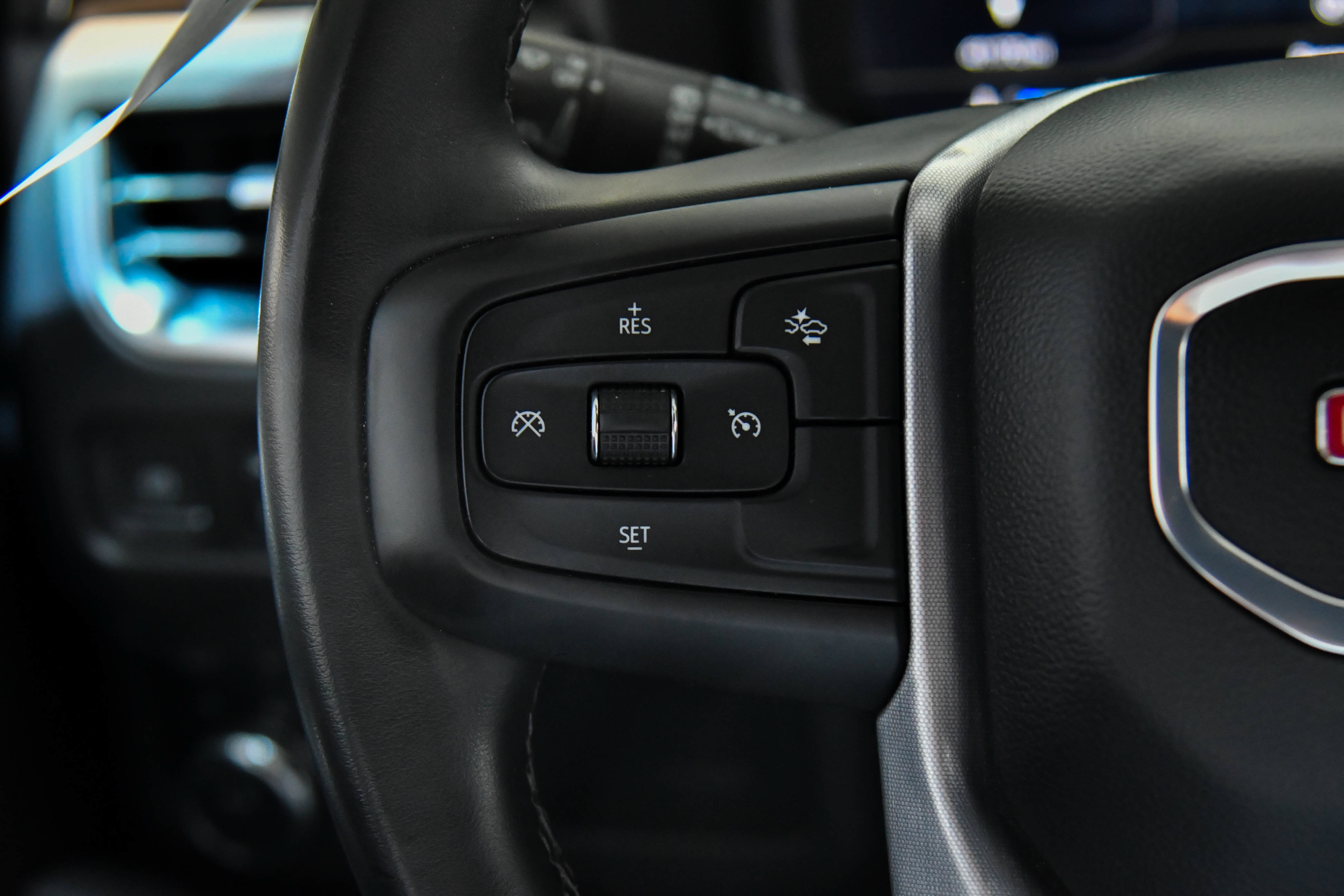 Used 2024 GMC Yukon SLE AWD/4WD image 33