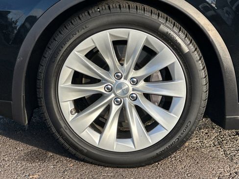 Used 2018 Tesla Model X 75D image 25