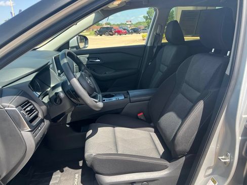 Used 2024 Nissan Rogue SV FWD image 28