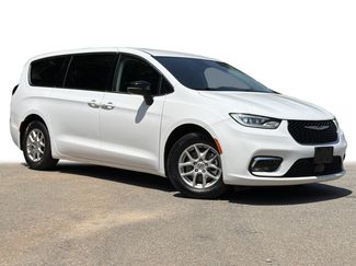 Used 2024 Chrysler Pacifica Touring-L FWD video 2