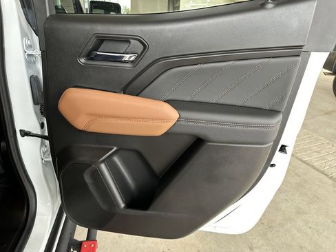 Used 2025 GMC Canyon AT4 image 31