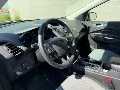 Used 2018 Ford Escape SE w/ SE Sport Appearance Package AWD/4WD image 18