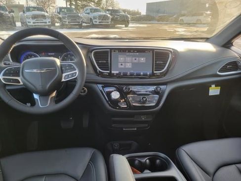 New 2026 Chrysler Pacifica Select image 11