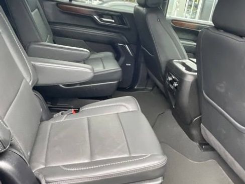 Used 2025 GMC Yukon Denali AWD/4WD image 9