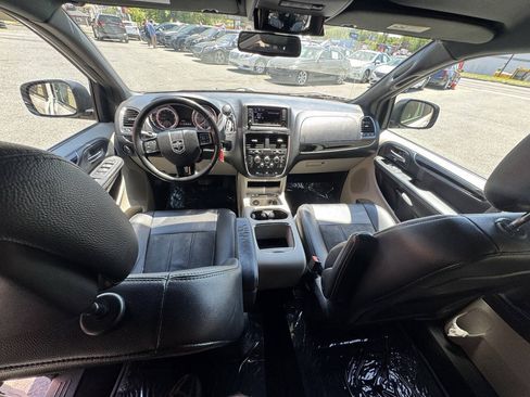 Used 2019 Dodge Grand Caravan SXT FWD image 20