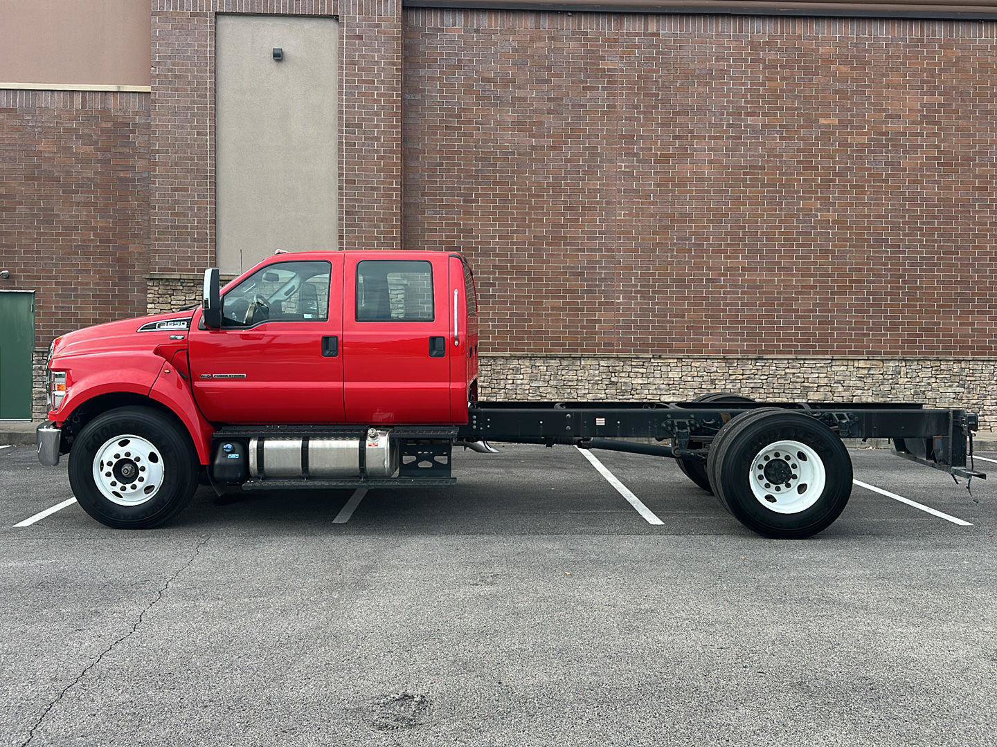 Used 2025 Ford F650 2WD Crew Cab Super Duty image 2
