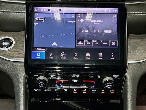 Certified 2024 Jeep Grand Cherokee Limited w/ Black Appearance Package image 29