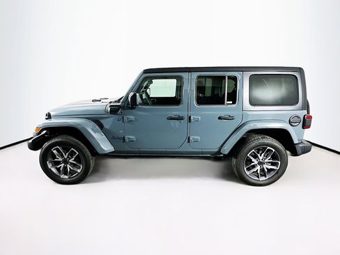 Used 2024 Jeep Wrangler Unlimited w/ Convenience Group AWD/4WD image 4