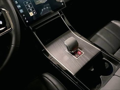 Certified 2024 Land Rover Range Rover Evoque Dynamic SE image 19