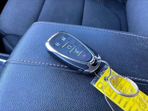Used 2020 Chevrolet Traverse LT FWD image 20