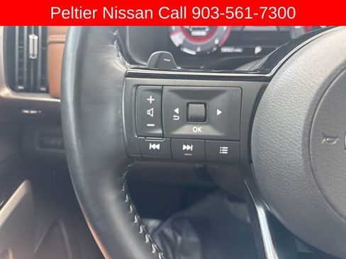 Used 2024 Nissan Pathfinder Platinum image 14