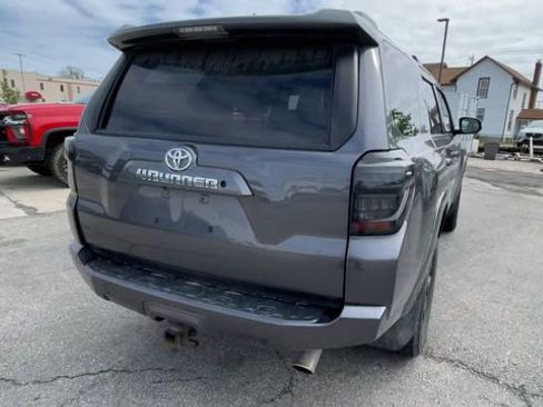 Used 2020 Toyota 4Runner SR5 AWD/4WD image 9