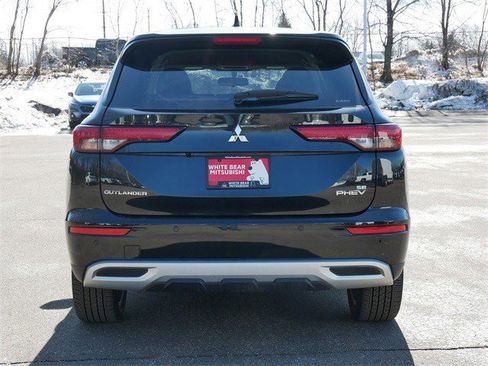 Used 2025 Mitsubishi Outlander SE image 6