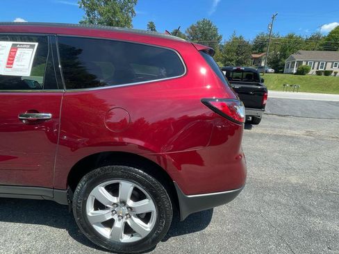 Used 2016 Chevrolet Traverse LT w/ Style and Technology Package FWD image 5