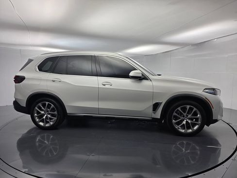 Certified 2024 BMW X5 xDrive40i w/ Premium Package AWD/4WD image 3