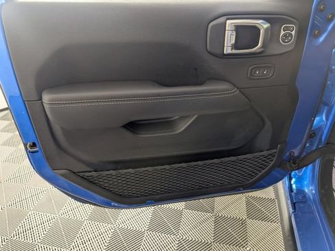 Used 2022 Jeep Wrangler Unlimited Rubicon w/ LED Lighting Group AWD/4WD image 10