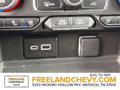 Used 2023 Chevrolet Suburban Premier image 34