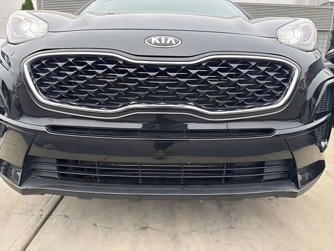 Used 2022 Kia Sportage LX image 12