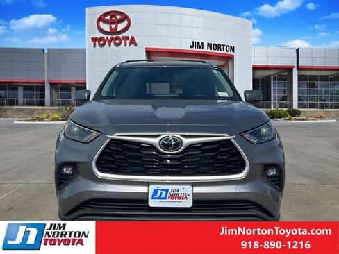 New 2026 Toyota Highlander XLE image 2