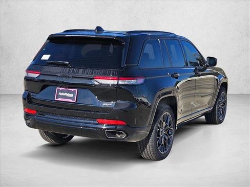 New 2025 Jeep Grand Cherokee Summit image 5
