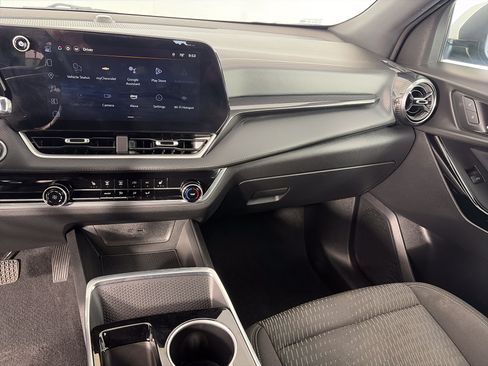 Used 2025 Chevrolet Equinox LT w/ Safety and Technology Package AWD/4WD image 4