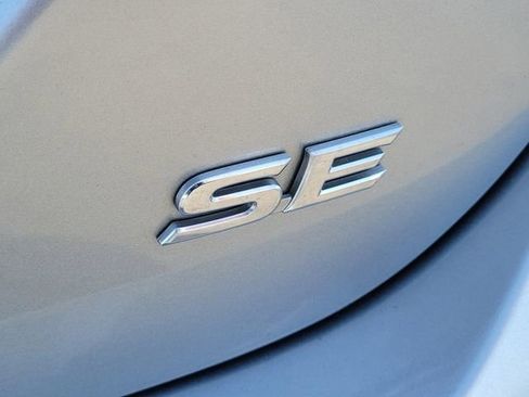 Used 2021 Toyota Camry SE image 7