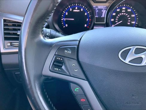 Used 2014 Hyundai Veloster Turbo w/ Turbo Technology Package 04 FWD image 21