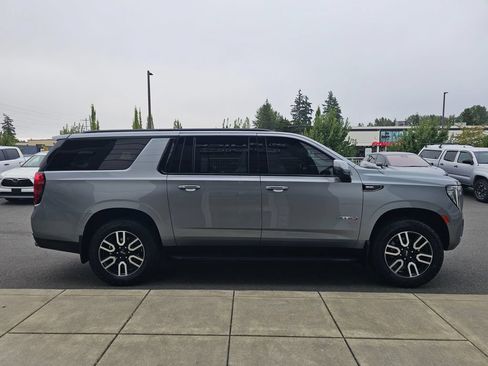 Used 2024 GMC Yukon XL AT4 w/ Technology Package AWD/4WD image 8