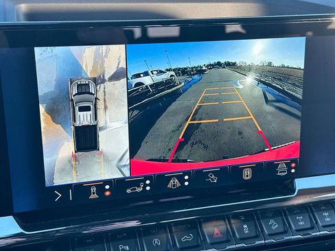 Used 2025 Chevrolet Silverado 1500 ZR2 image 16