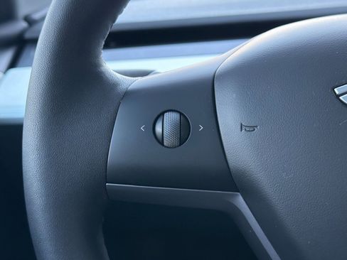 Used 2024 Tesla Model Y 2WD image 30