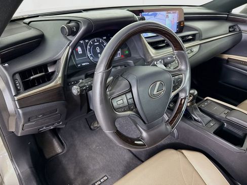 Used 2019 Lexus ES 350 350 Luxury w/ Accessory Package image 9
