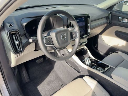 Certified 2023 Volvo XC40 B5 Plus w/ Protection Package Premier image 4