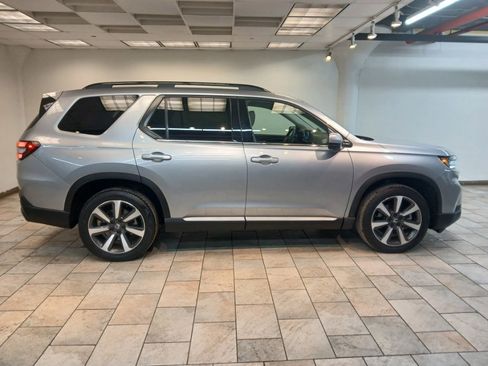 Used 2023 Honda Pilot Touring image 3