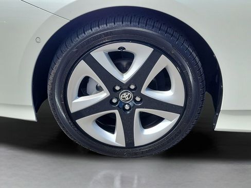 Used 2018 Toyota Prius Four Touring w/ Premium Convenience Package image 10