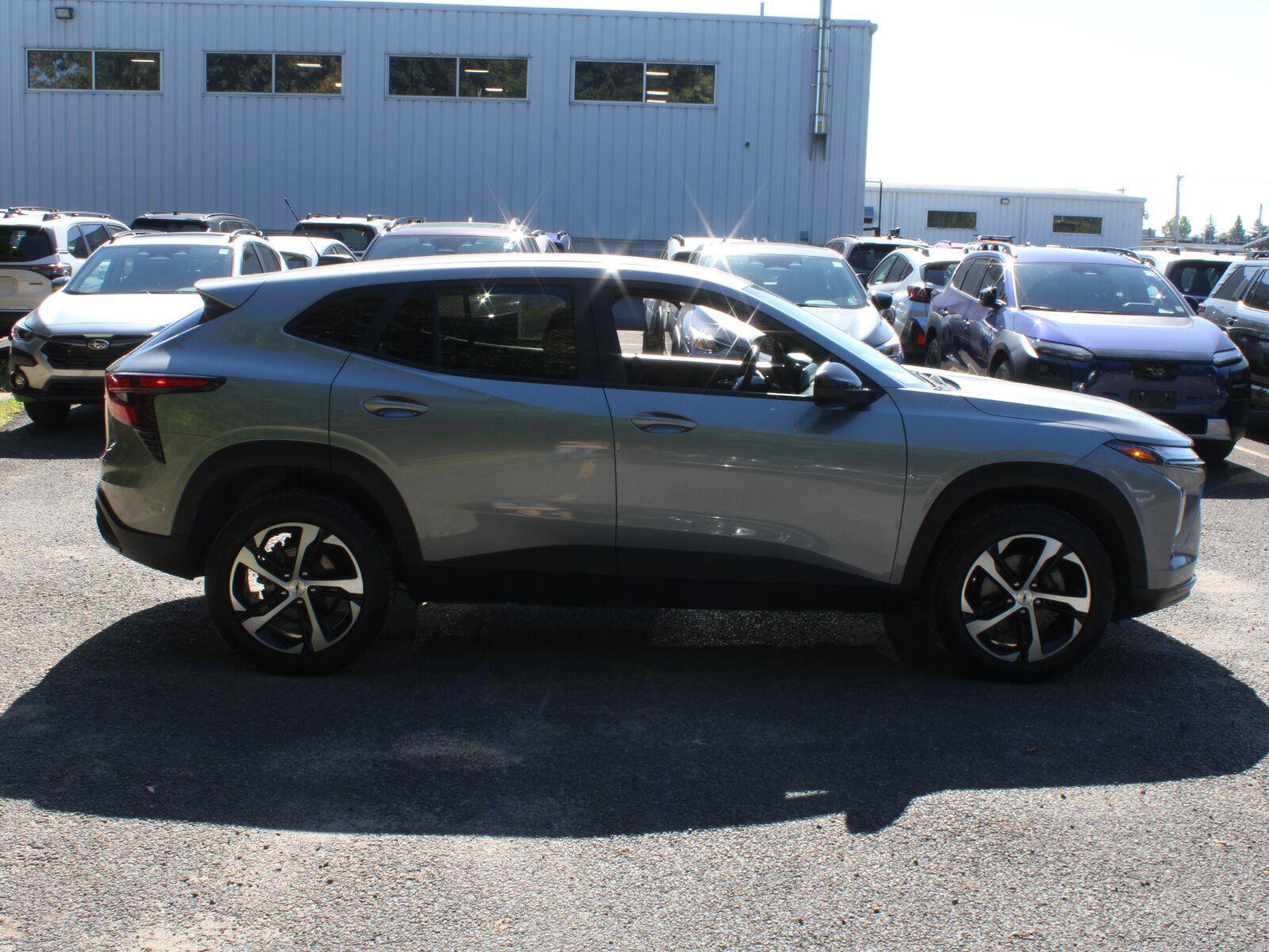 Used 2024 Chevrolet Trax RS w/ Driver Confidence Package FWD image 4