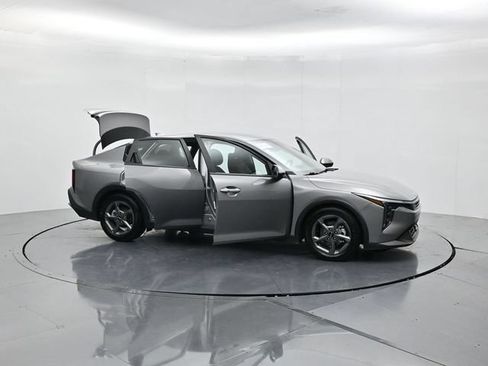Used 2025 Kia K4 FWD image 52