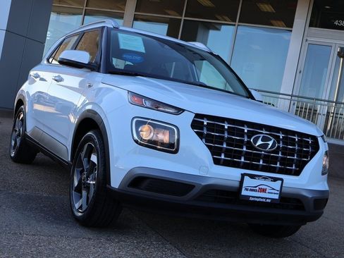 Certified 2022 Hyundai Venue SEL image 7