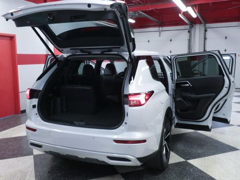 Used 2024 Mitsubishi Outlander SE image 29