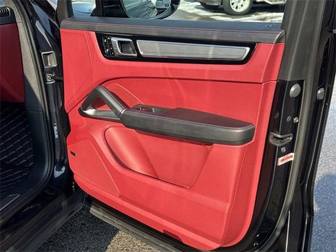 Used 2021 Porsche Cayenne Turbo image 14