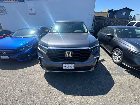 Used 2025 Honda Pilot EX-L image 3