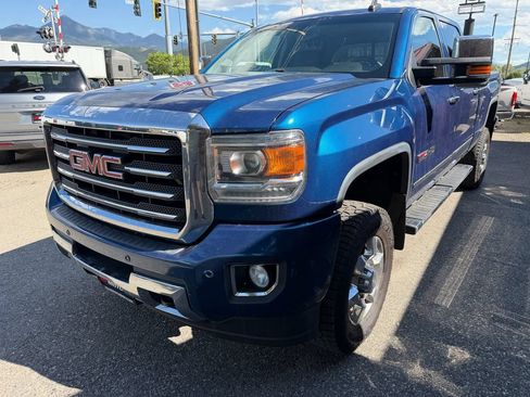 Used 2017 GMC Sierra 2500 SLT w/ All-Terrain HD Package AWD/4WD image 4