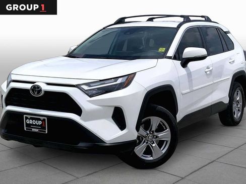Used 2025 Toyota RAV4 XLE AWD/4WD image 1