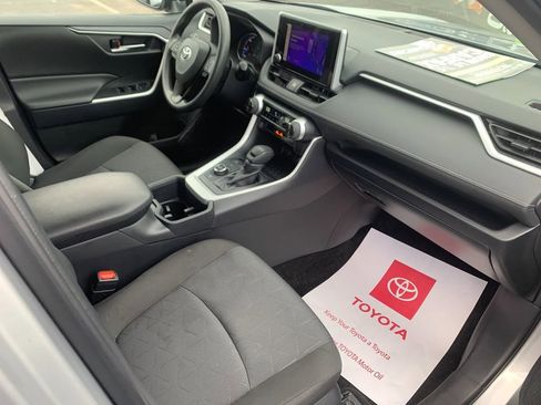 Used 2025 Toyota RAV4 XLE AWD/4WD image 18