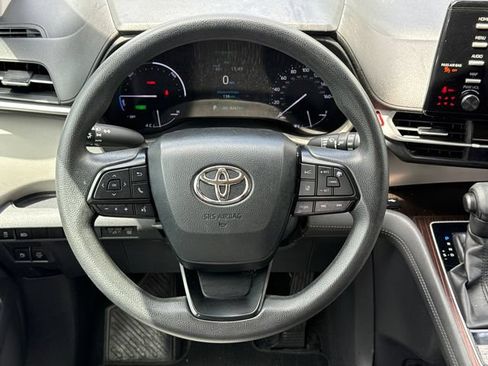 Used 2023 Toyota Sienna LE FWD image 13