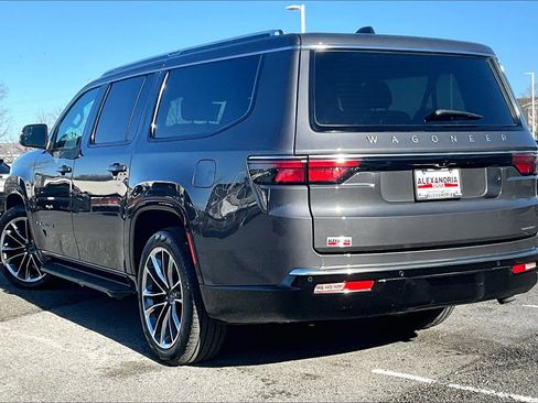 Used 2024 Jeep Wagoneer L Series II w/ Premium Group I image 11