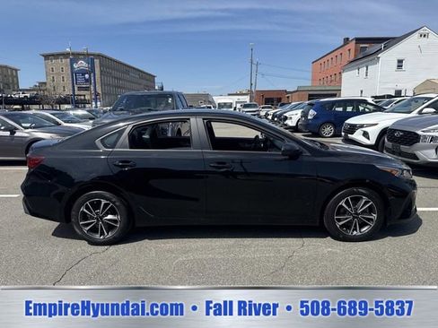 Used 2023 Kia Forte LXS FWD image 3