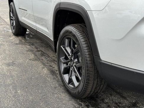 New 2025 Jeep Grand Cherokee L Limited image 6
